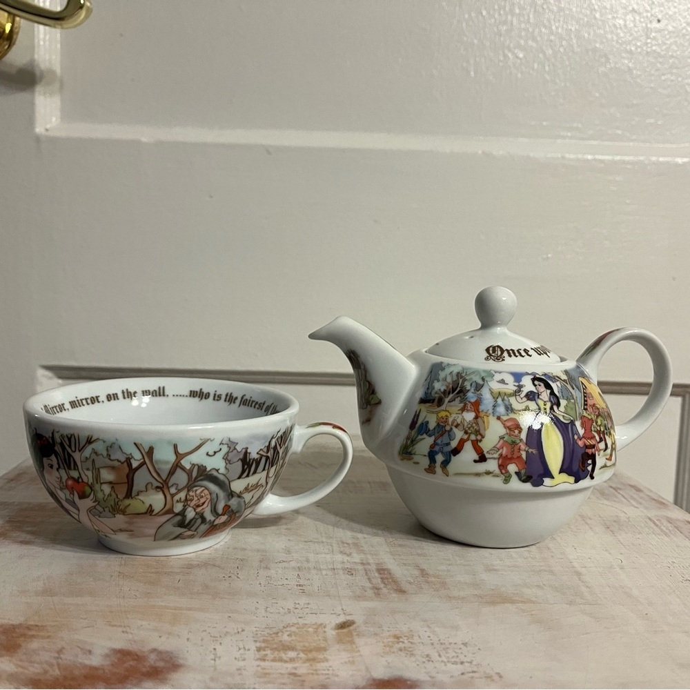 PAUL CARDEW 2012 Snow White Poisoned Apple Porcelain Teapot *England - Picture 2 of 11